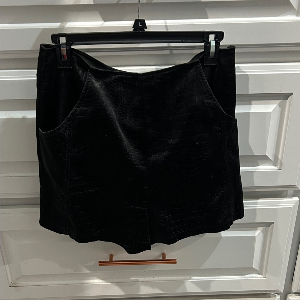 She + Sky Black Textured Women Shorts